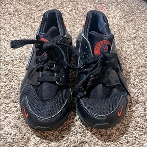 Nike huaraches boys size 6